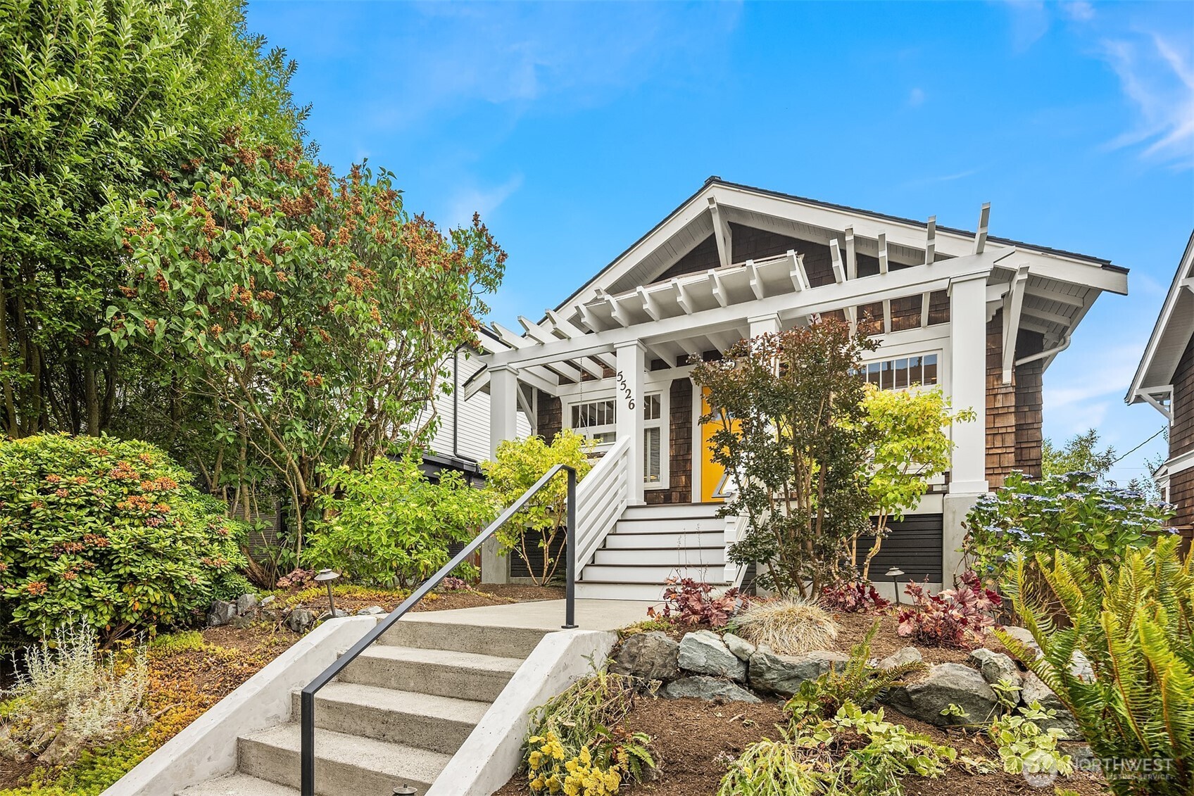 5526 34 Avenue Property Photo 1