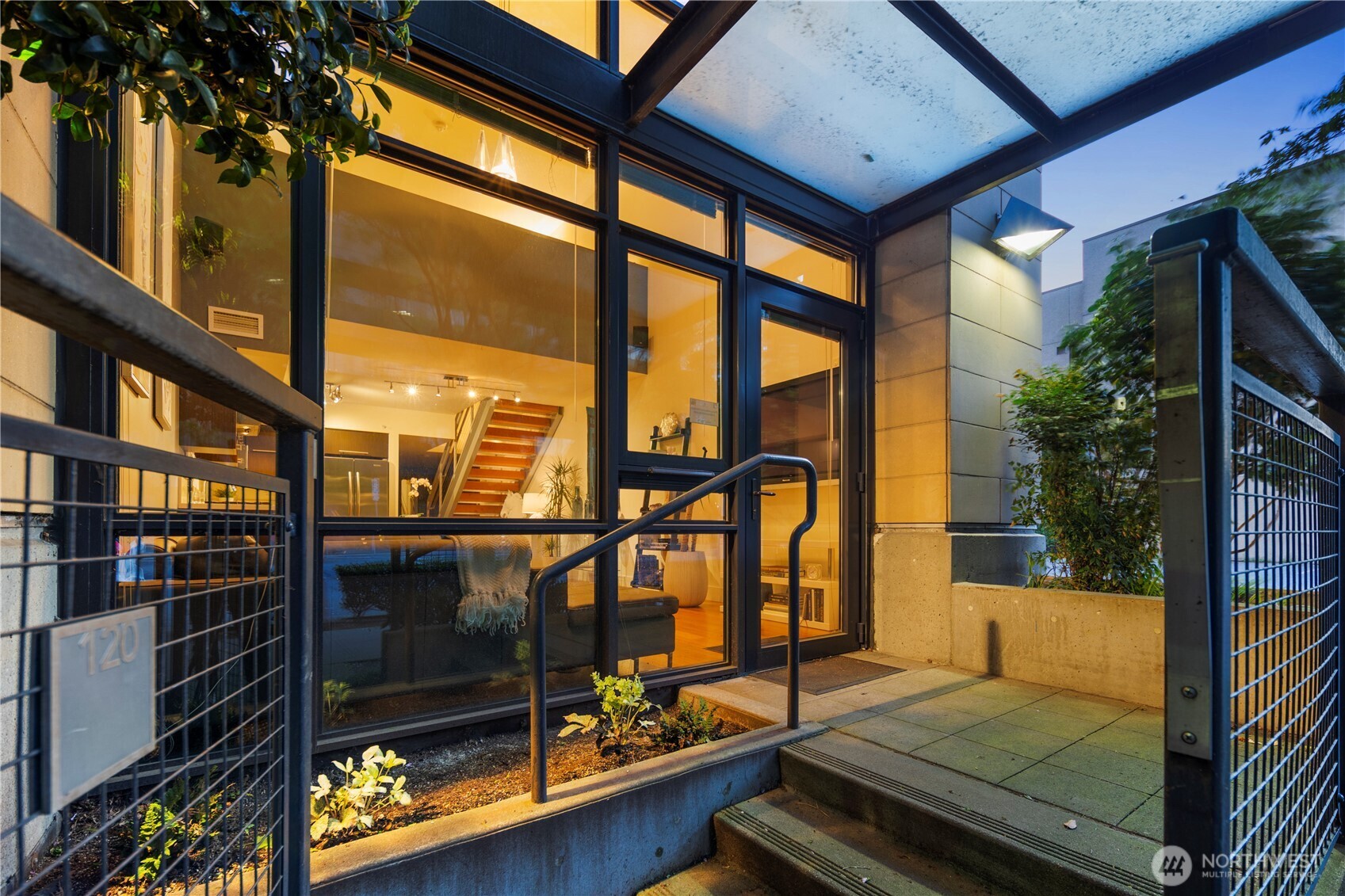 2911 2nd Avenue 120 Property Photo 3