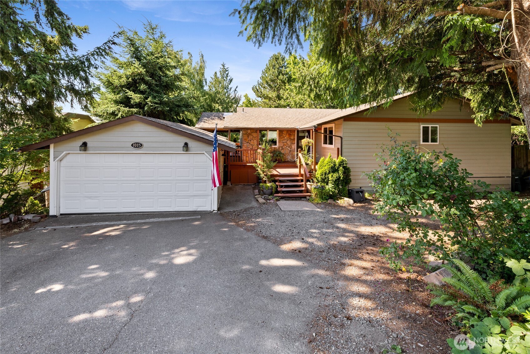 1015 Sequalish Street Property Photo 1