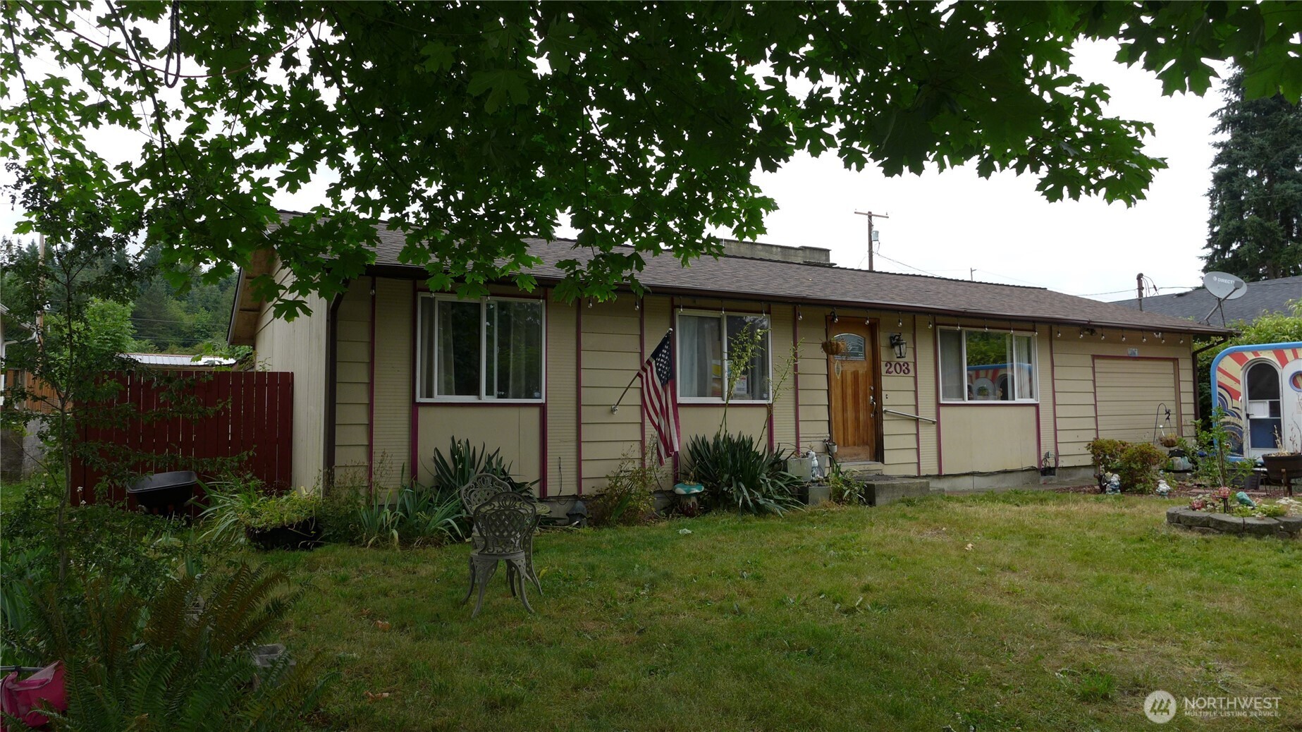 203 S Nenant Property Photo 1