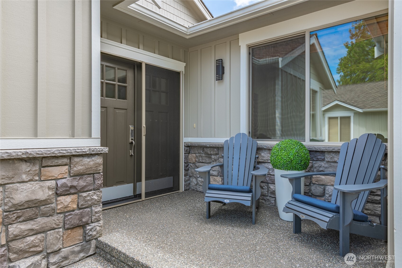 9002 Gleneagle Drive Property Photo 3