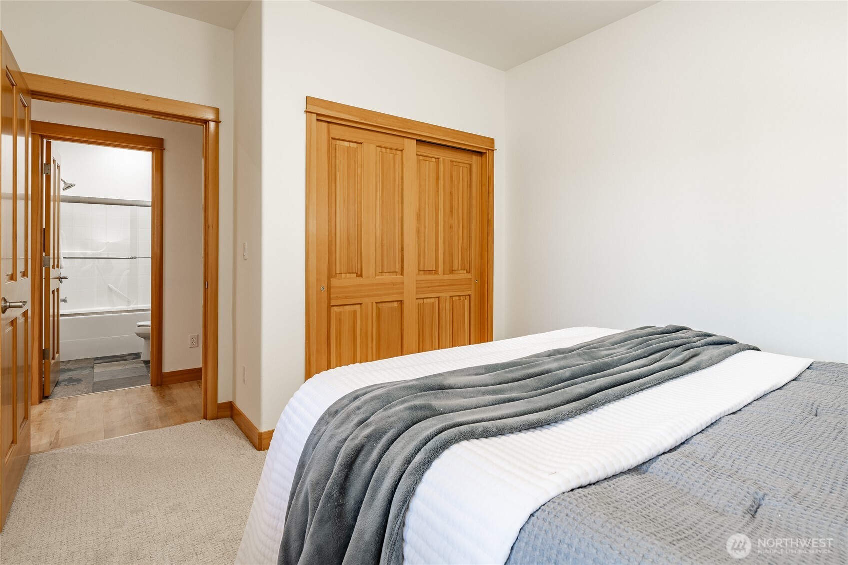 9002 Gleneagle Drive Property Photo 8