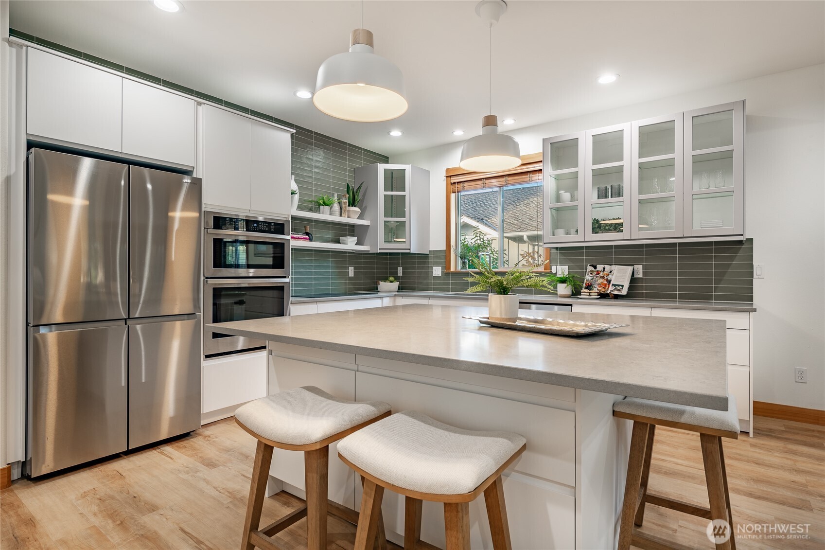 9002 Gleneagle Drive Property Photo 11