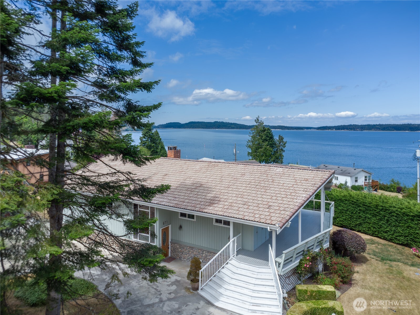 571 North Bay Way Property Photo 1