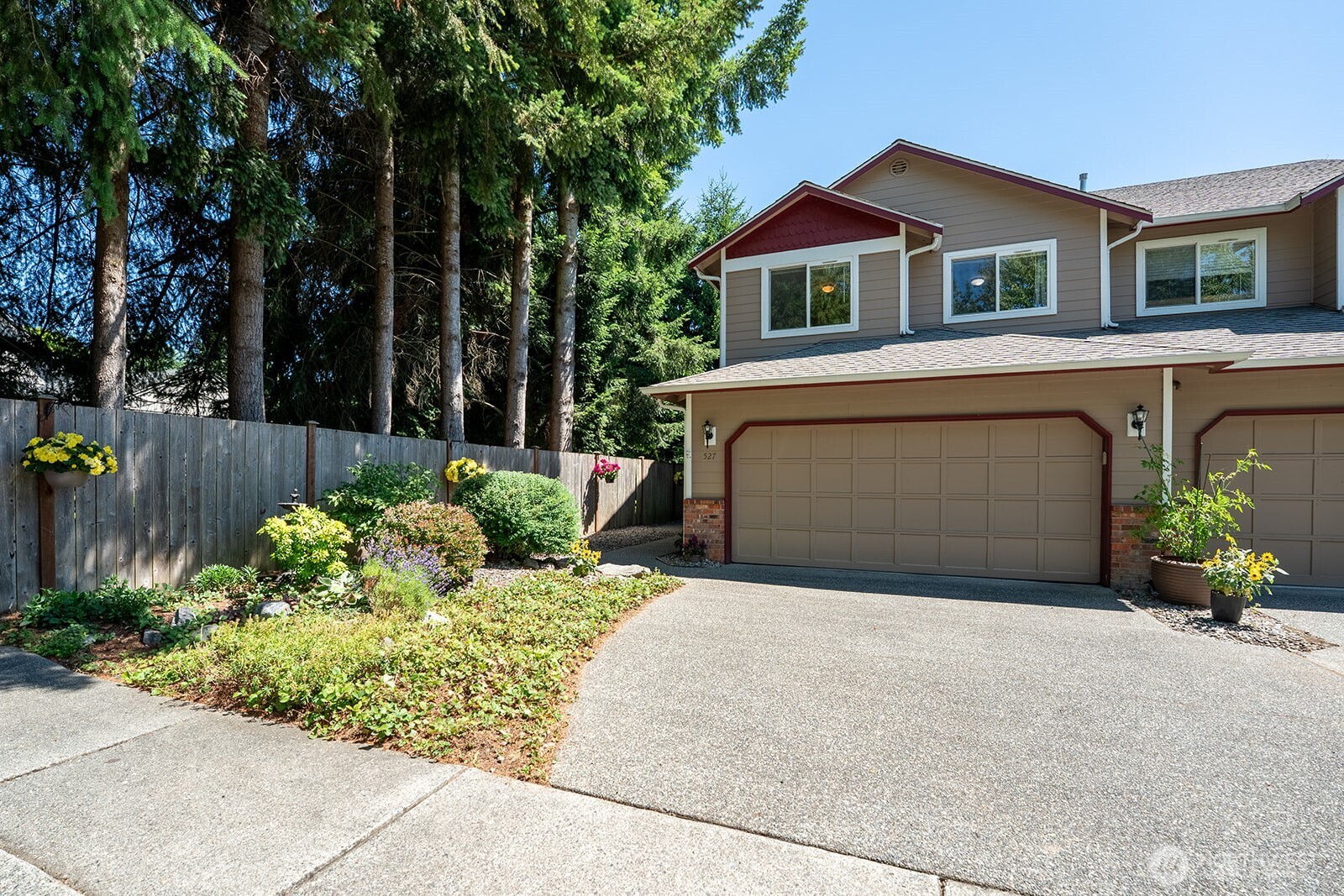 527 Cypress Avenue Property Photo 1