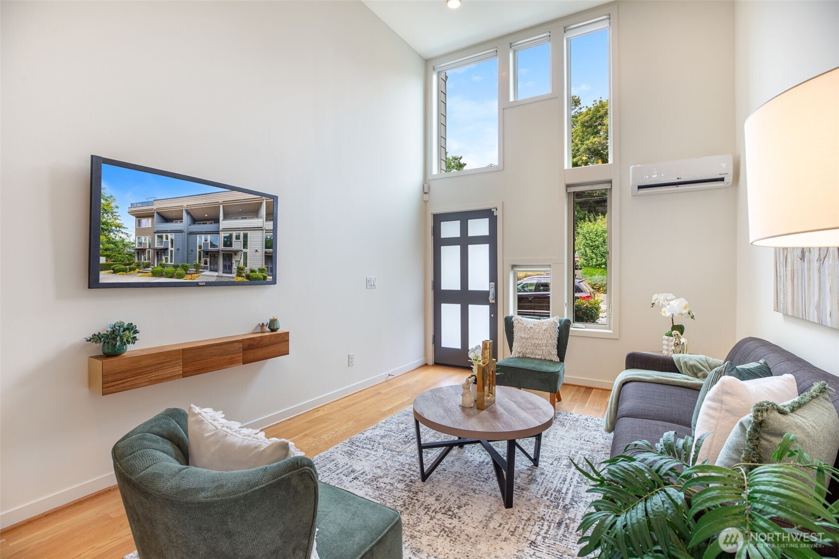 140 26 Avenue Property Photo 3