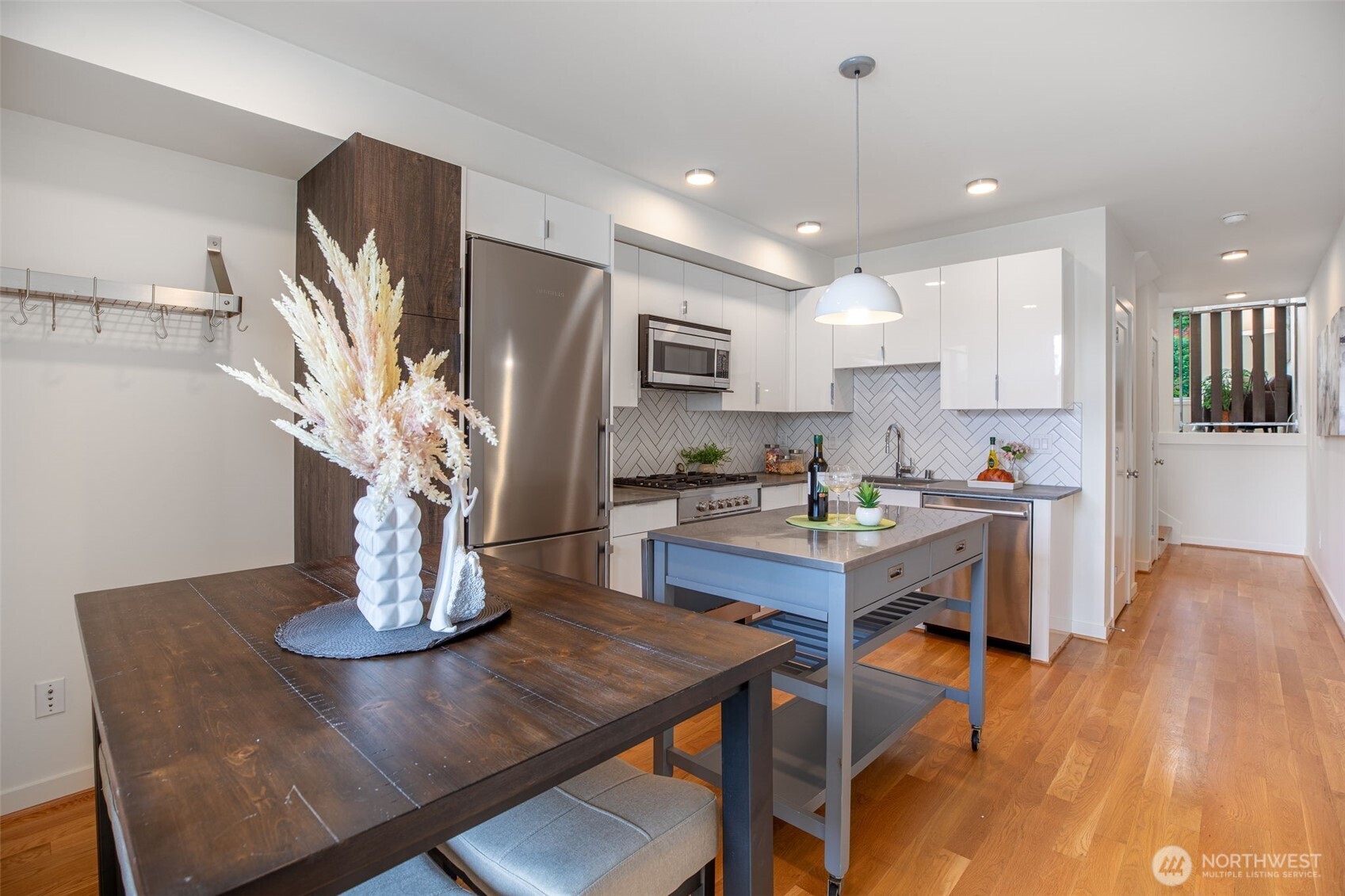 140 26 Avenue Property Photo 5