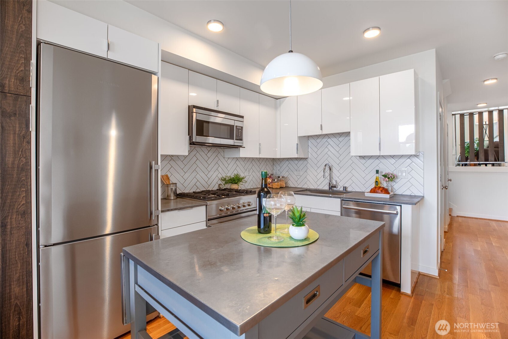 140 26 Avenue Property Photo 6