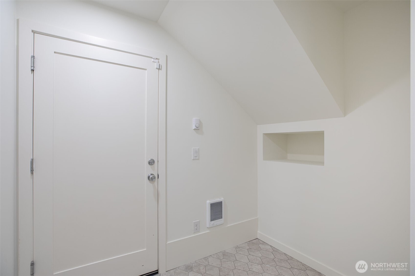 140 26 Avenue Property Photo 20