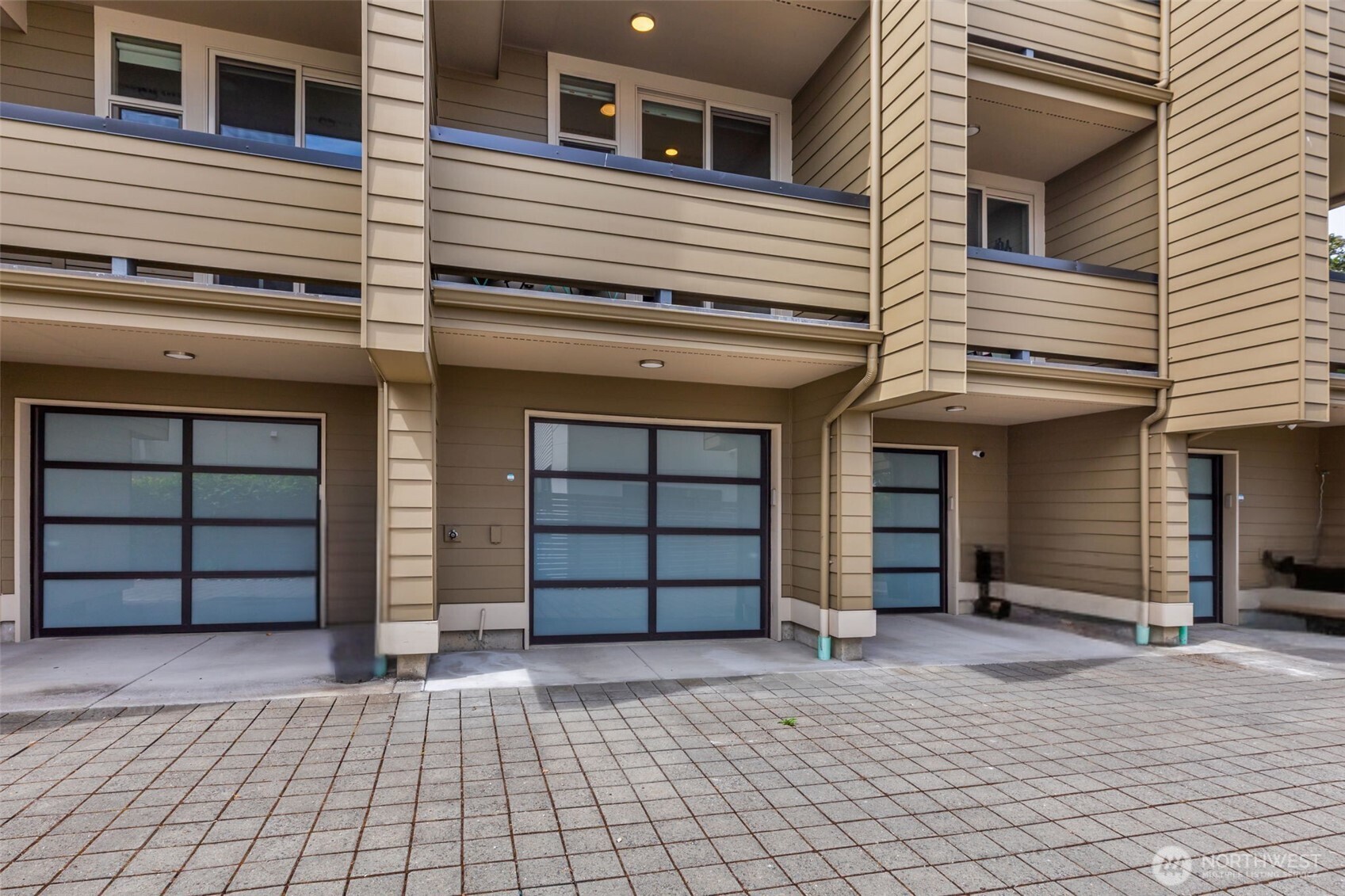 140 26 Avenue Property Photo 27