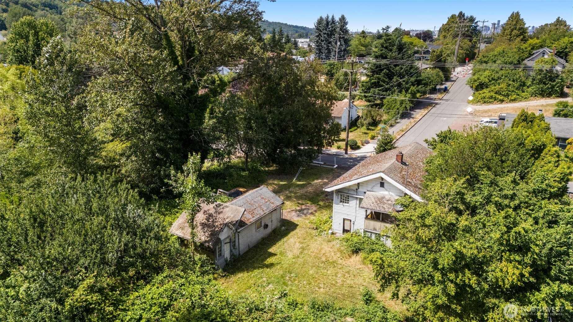 565 S Director Property Photo 3