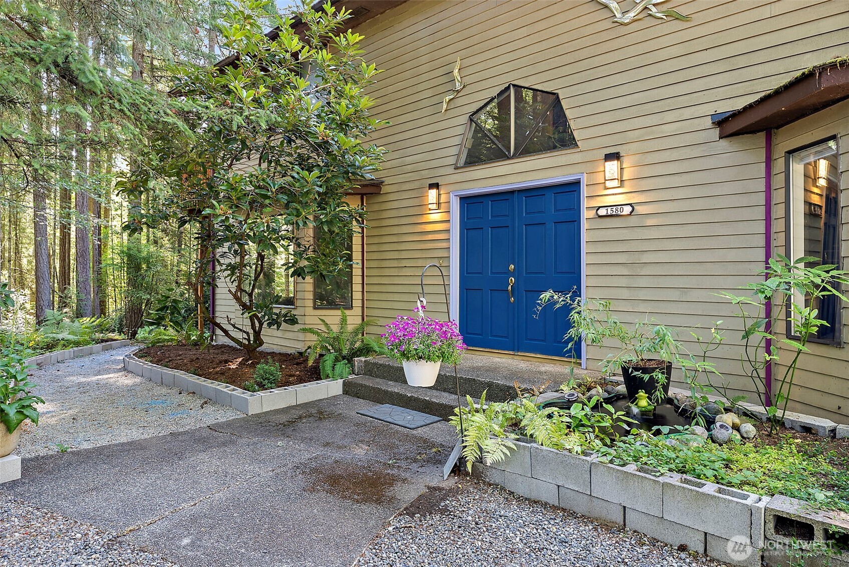 1580 Sw Hollyhock Lane Property Photo 3