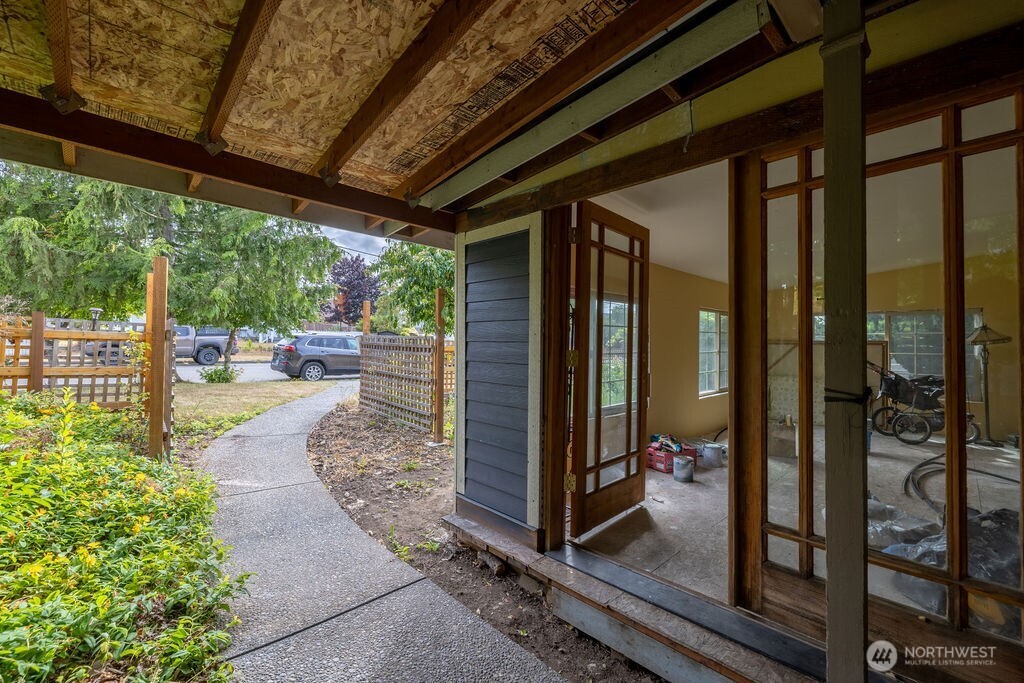 1427 E 3rd Street Property Photo 7