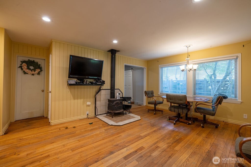 1427 E 3rd Street Property Photo 8