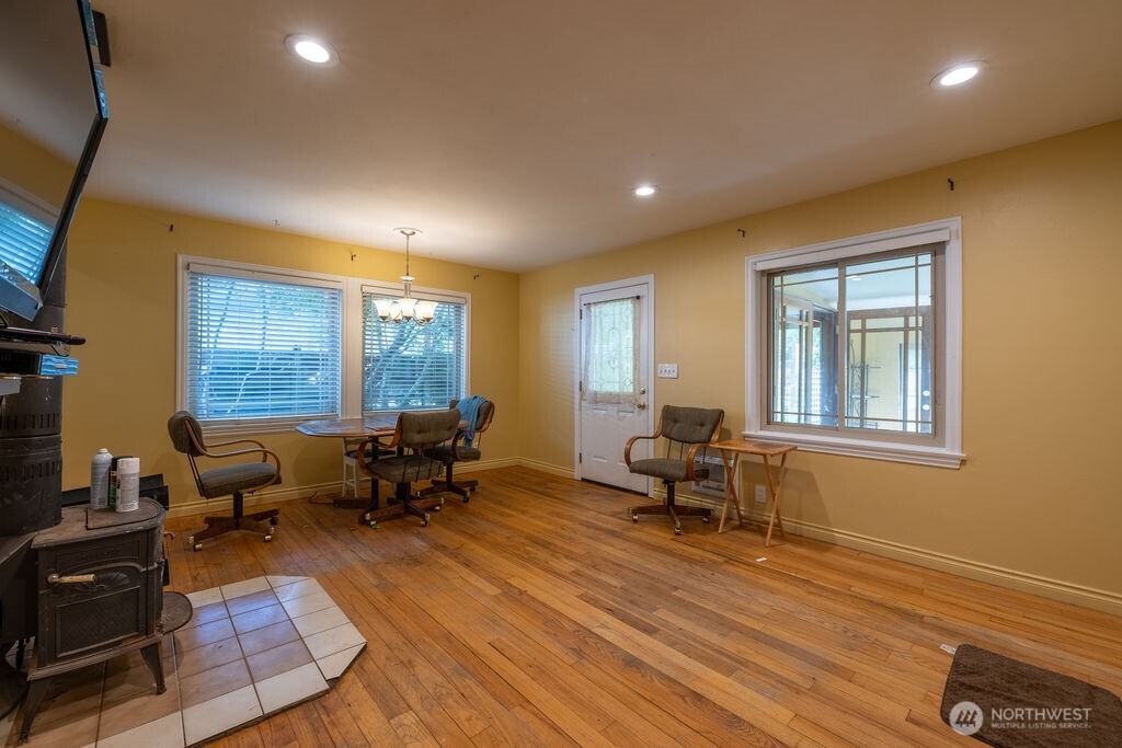 1427 E 3rd Street Property Photo 9