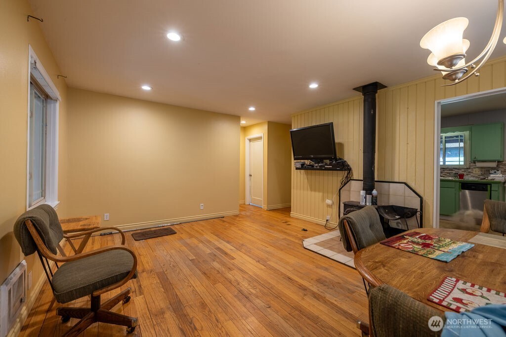 1427 E 3rd Street Property Photo 10