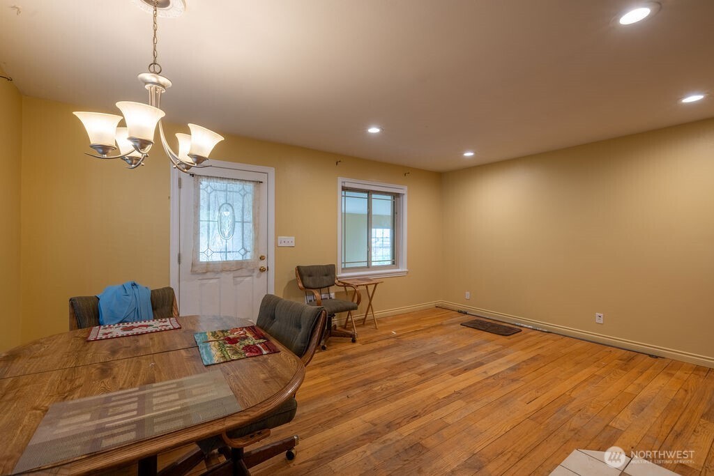 1427 E 3rd Street Property Photo 11