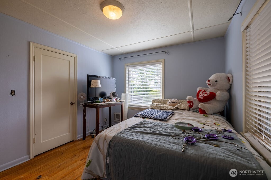 1427 E 3rd Street Property Photo 13