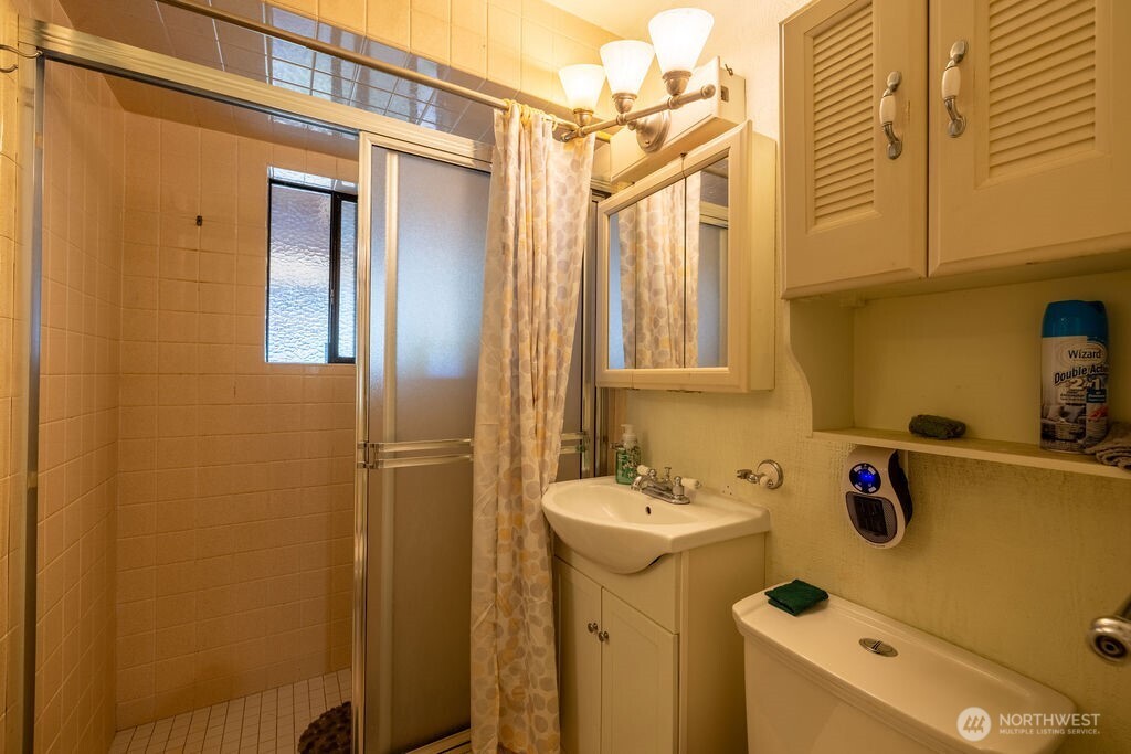 1427 E 3rd Street Property Photo 15