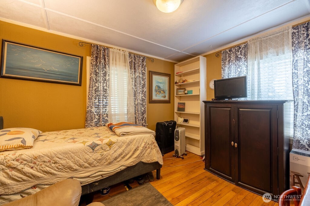 1427 E 3rd Street Property Photo 18