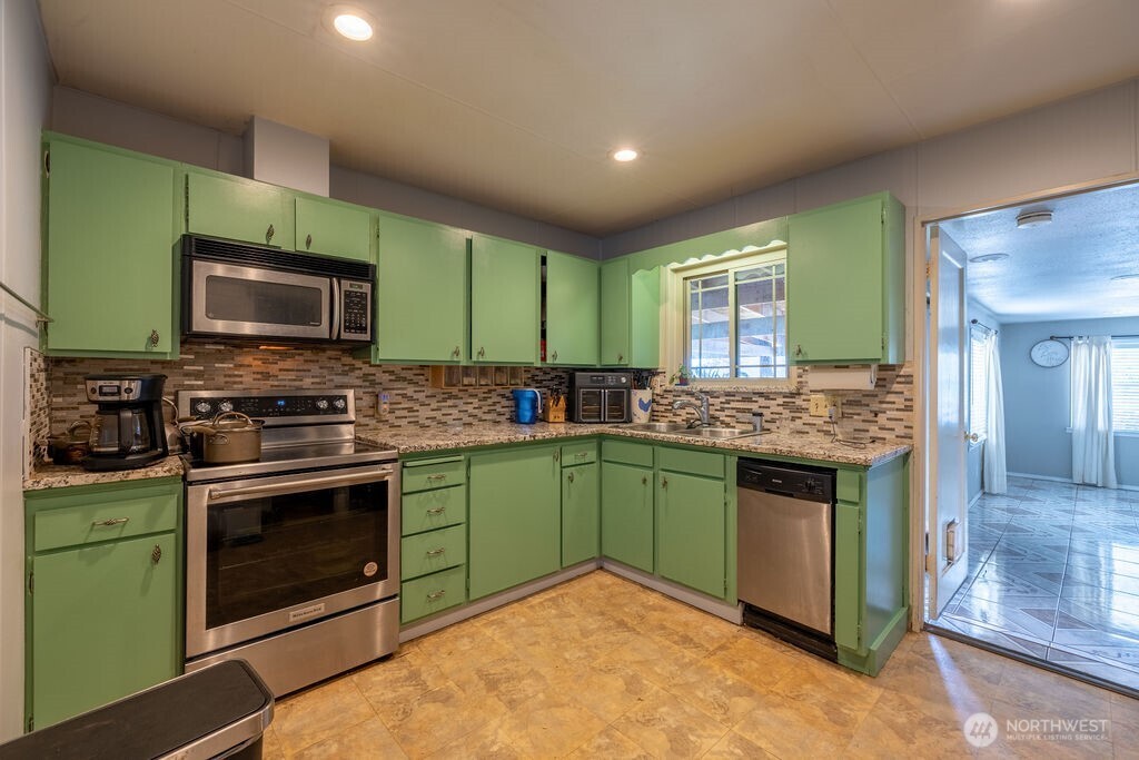 1427 E 3rd Street Property Photo 27