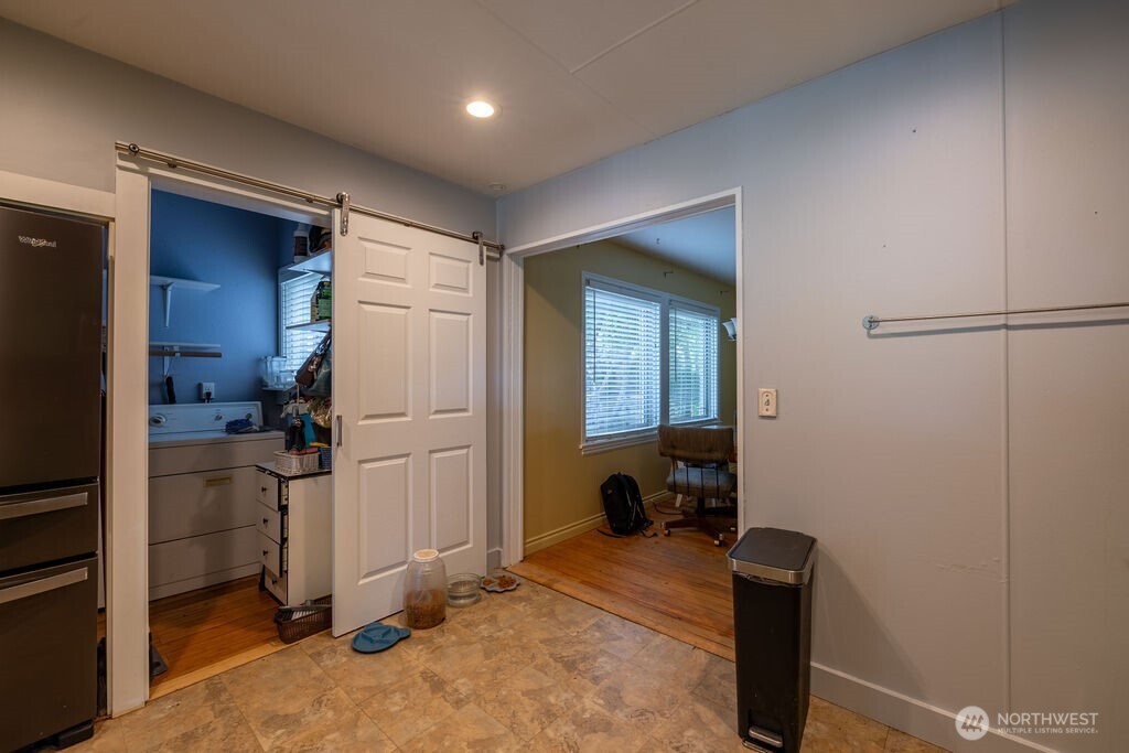 1427 E 3rd Street Property Photo 29