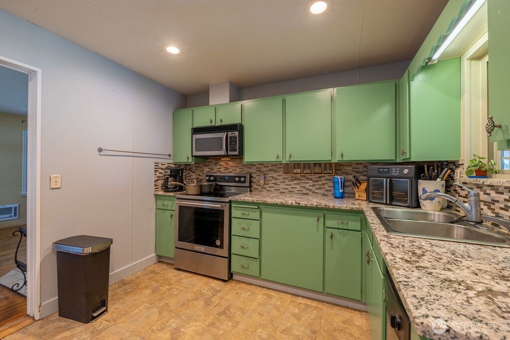 1427 E 3rd Street Property Photo 30