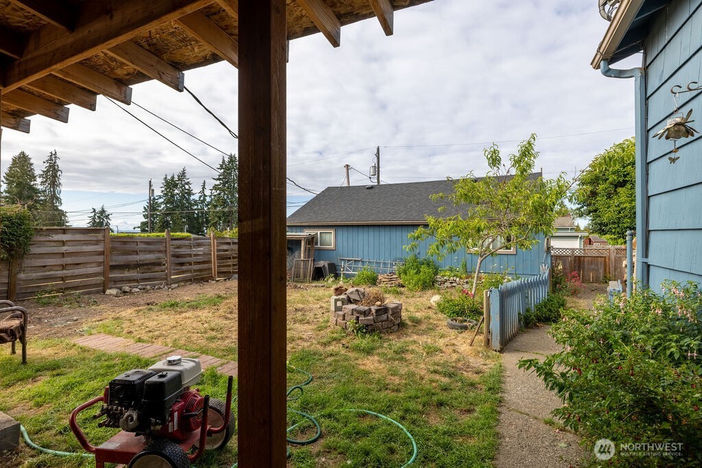 1427 E 3rd Street Property Photo 33