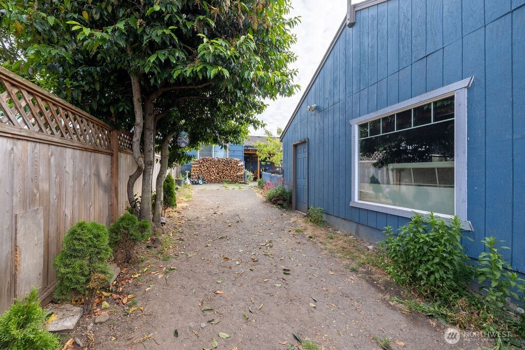 1427 E 3rd Street Property Photo 34