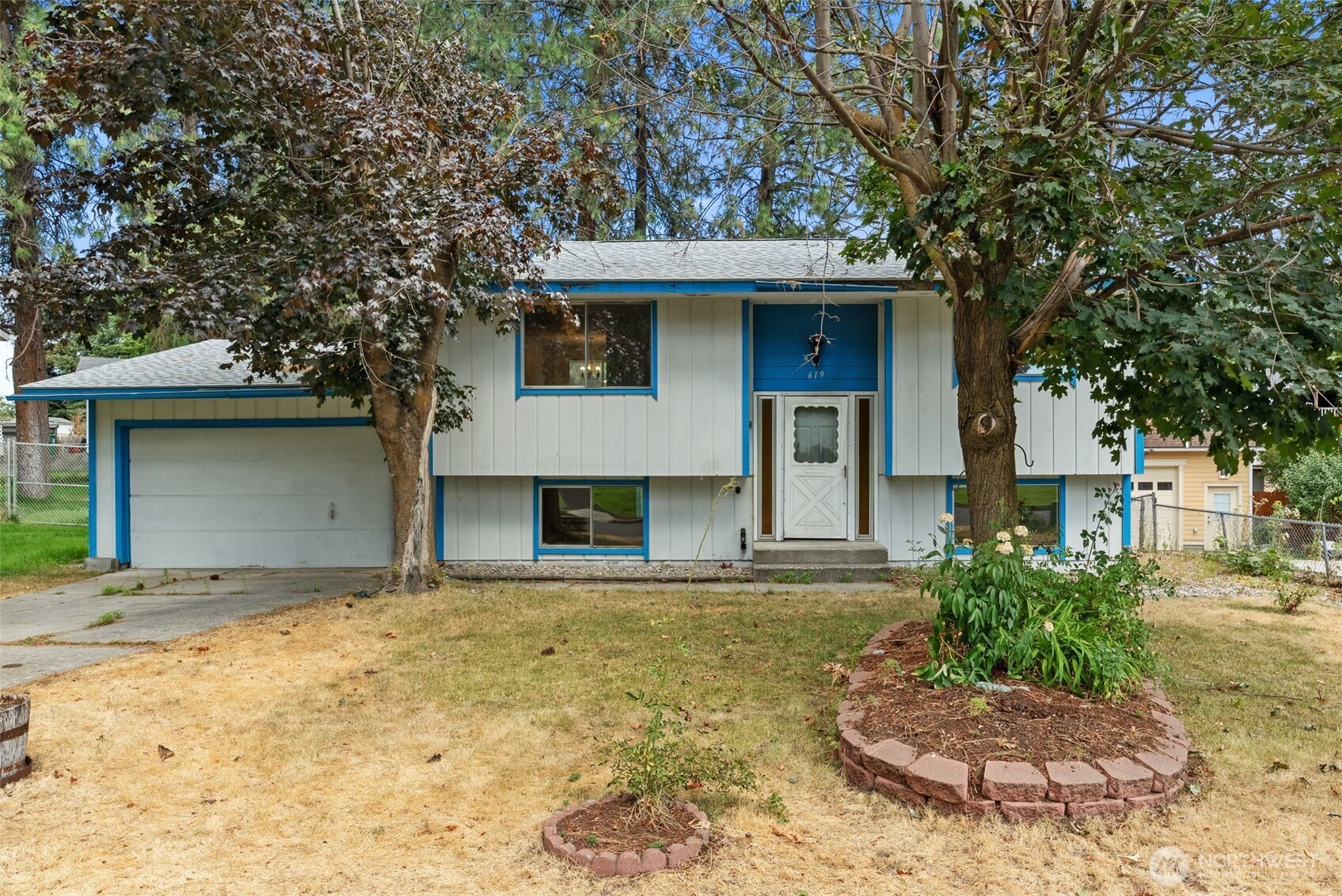 619 E Calkins Drive