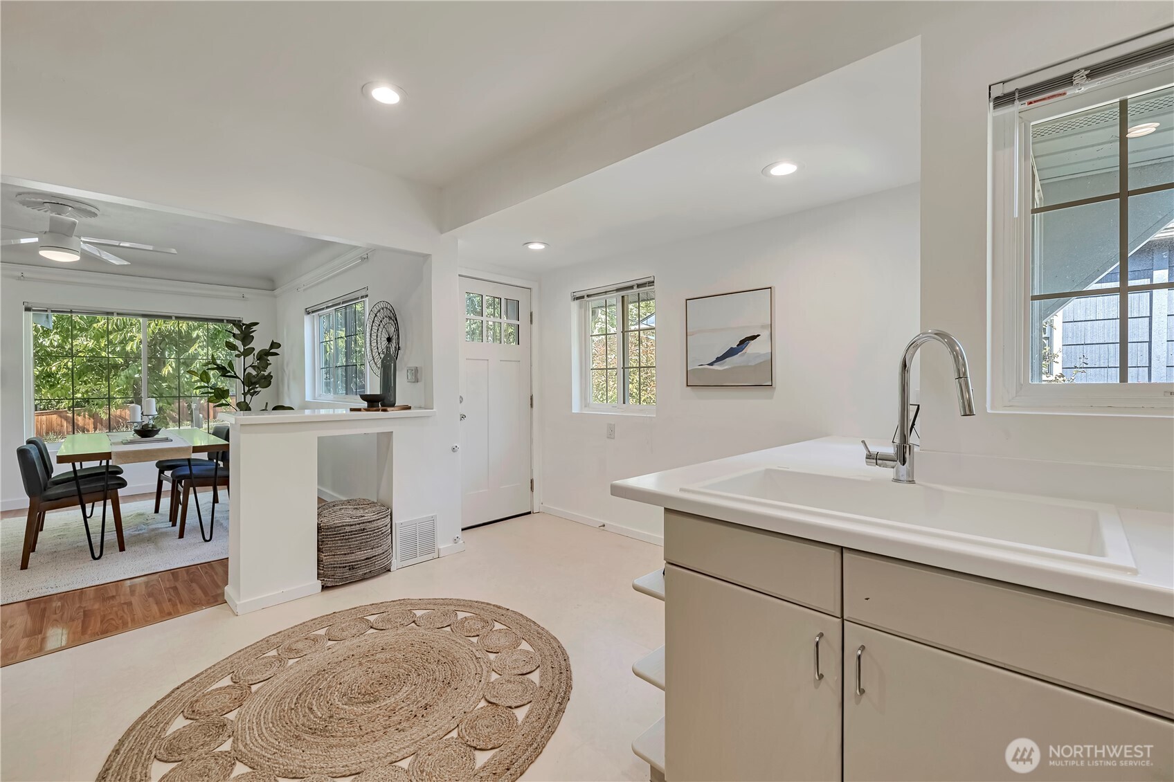 4715 S Orcas Street Property Photo 5