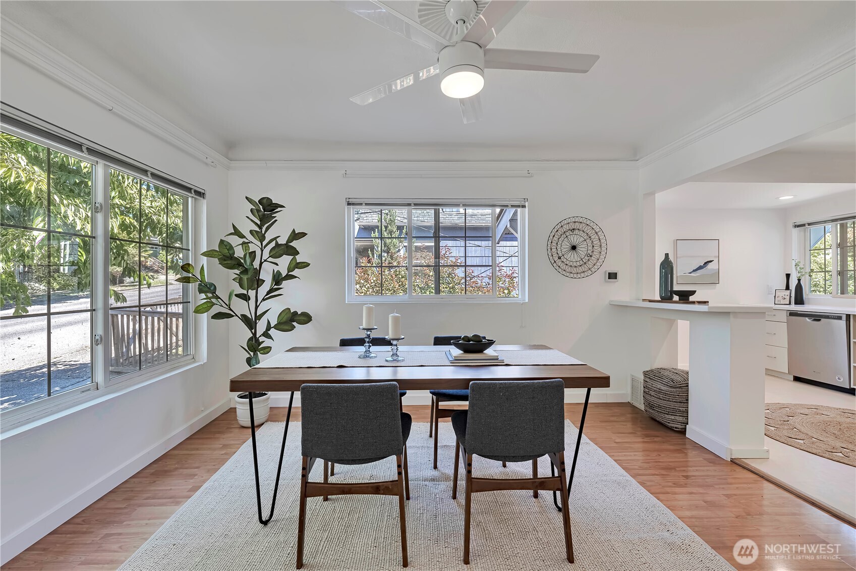 4715 S Orcas Street Property Photo 6