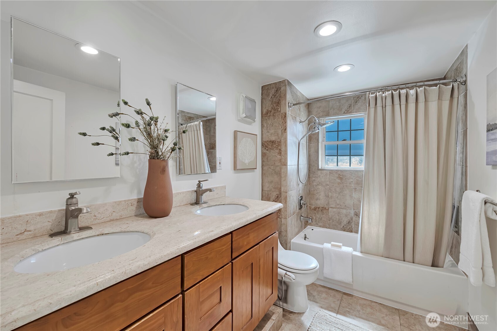 4715 S Orcas Street Property Photo 14