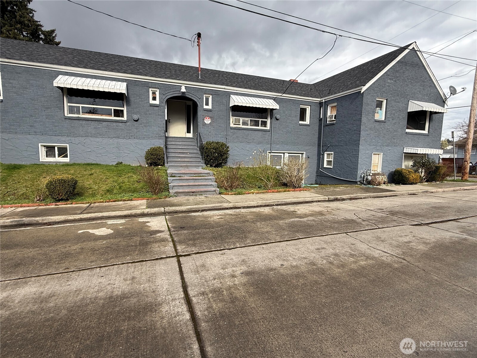 704 12th Street 9 Property Photo 1