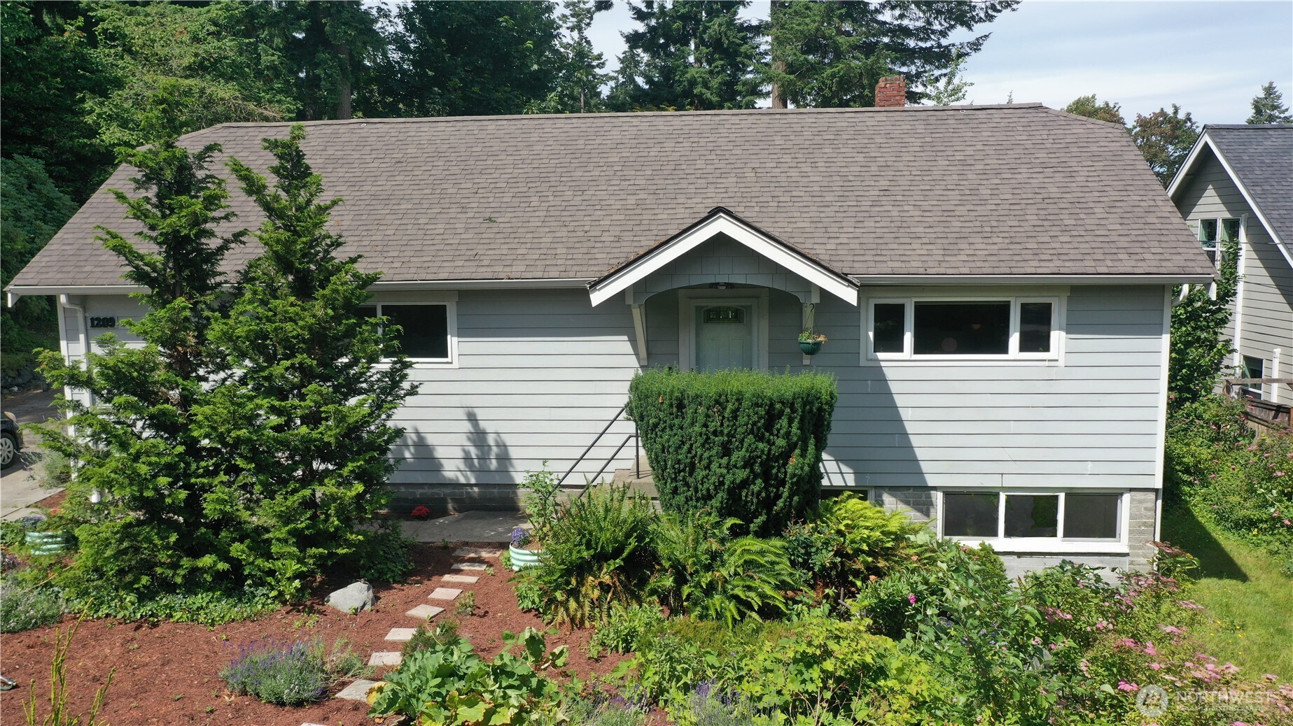 1209 Yew Street