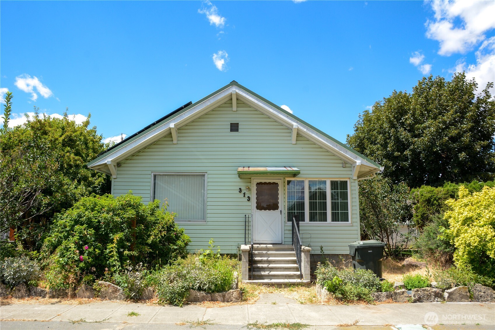 313 E 5th Avenue Property Photo 1