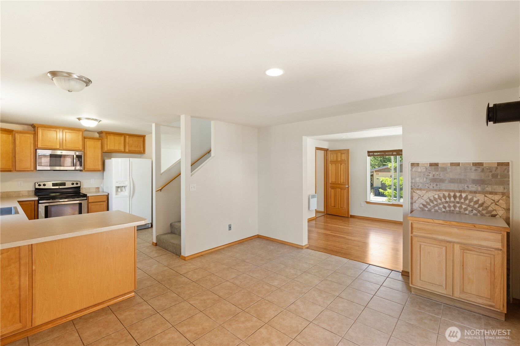 408 Eddy Court Property Photo 5