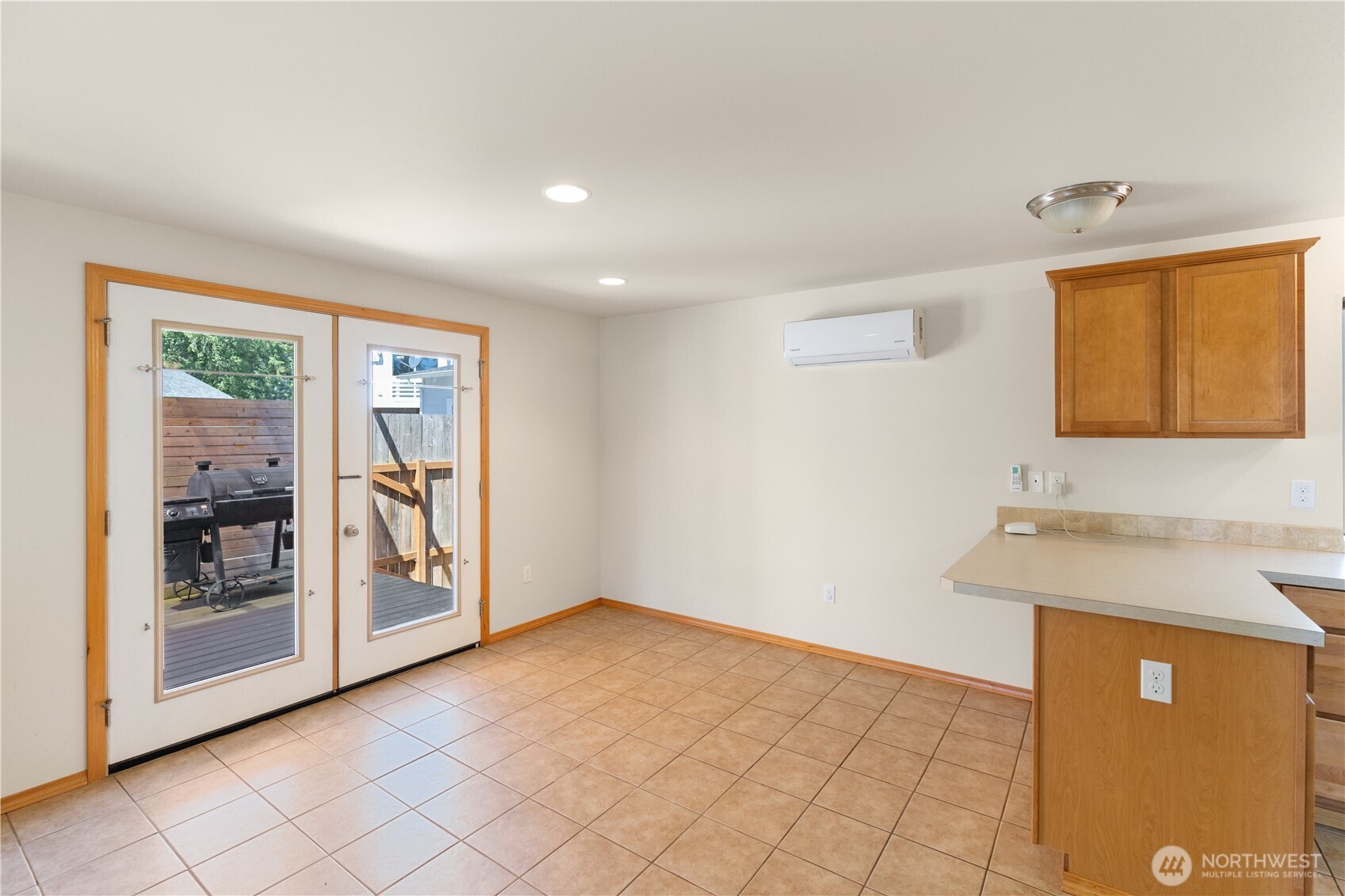 408 Eddy Court Property Photo 6