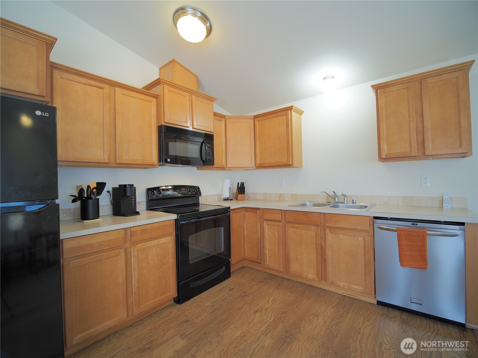 408 Eddy Court Property Photo 35