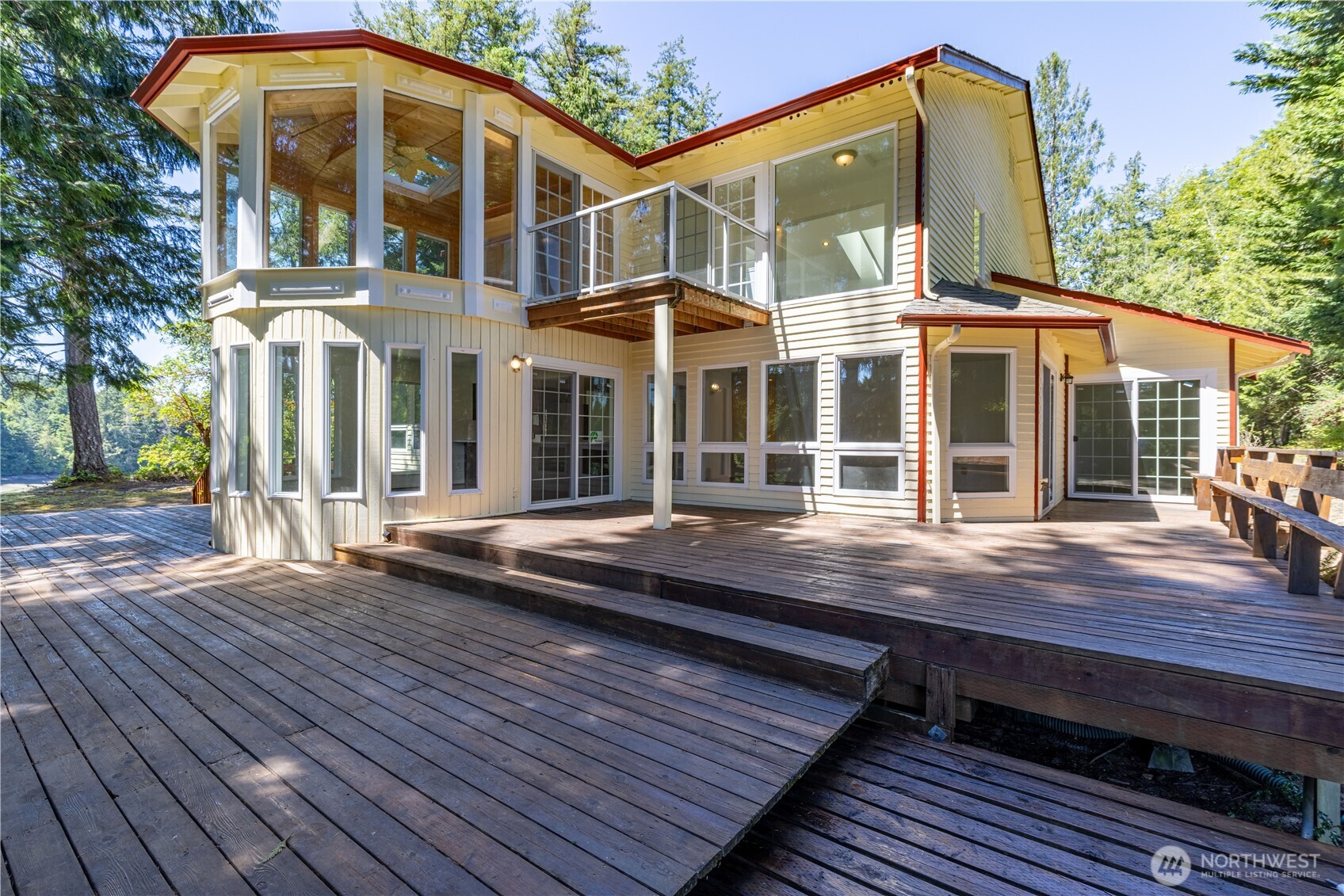 121 Se Emerald Drive Property Photo 1