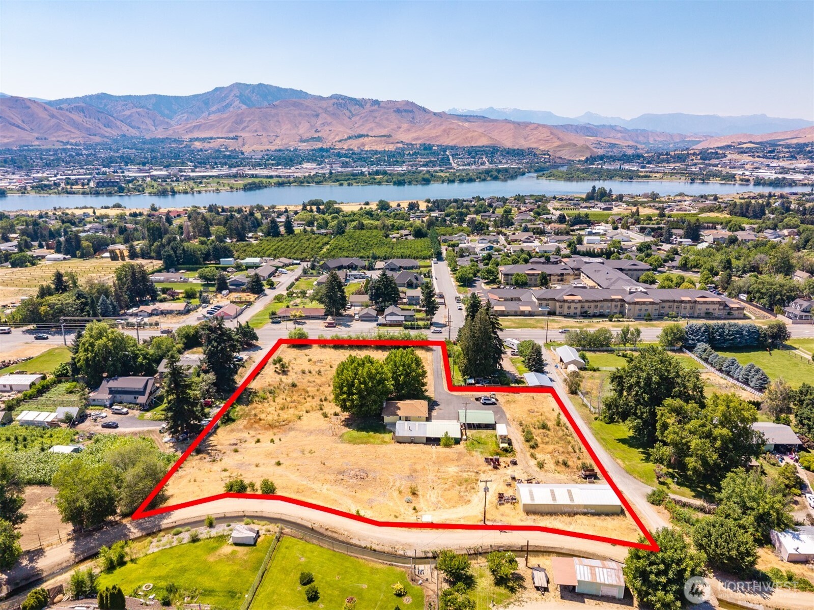 2731 Sunset Highway Property Photo 1
