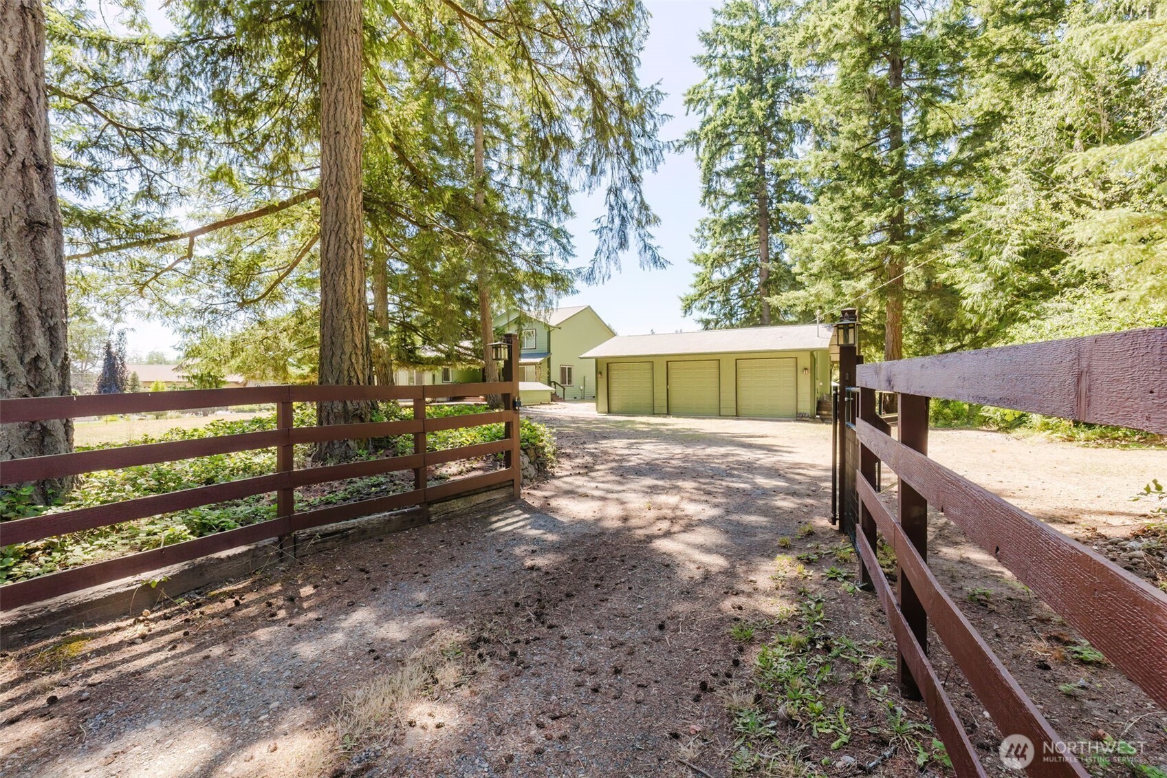 13818 Glenwood Road Property Photo 1