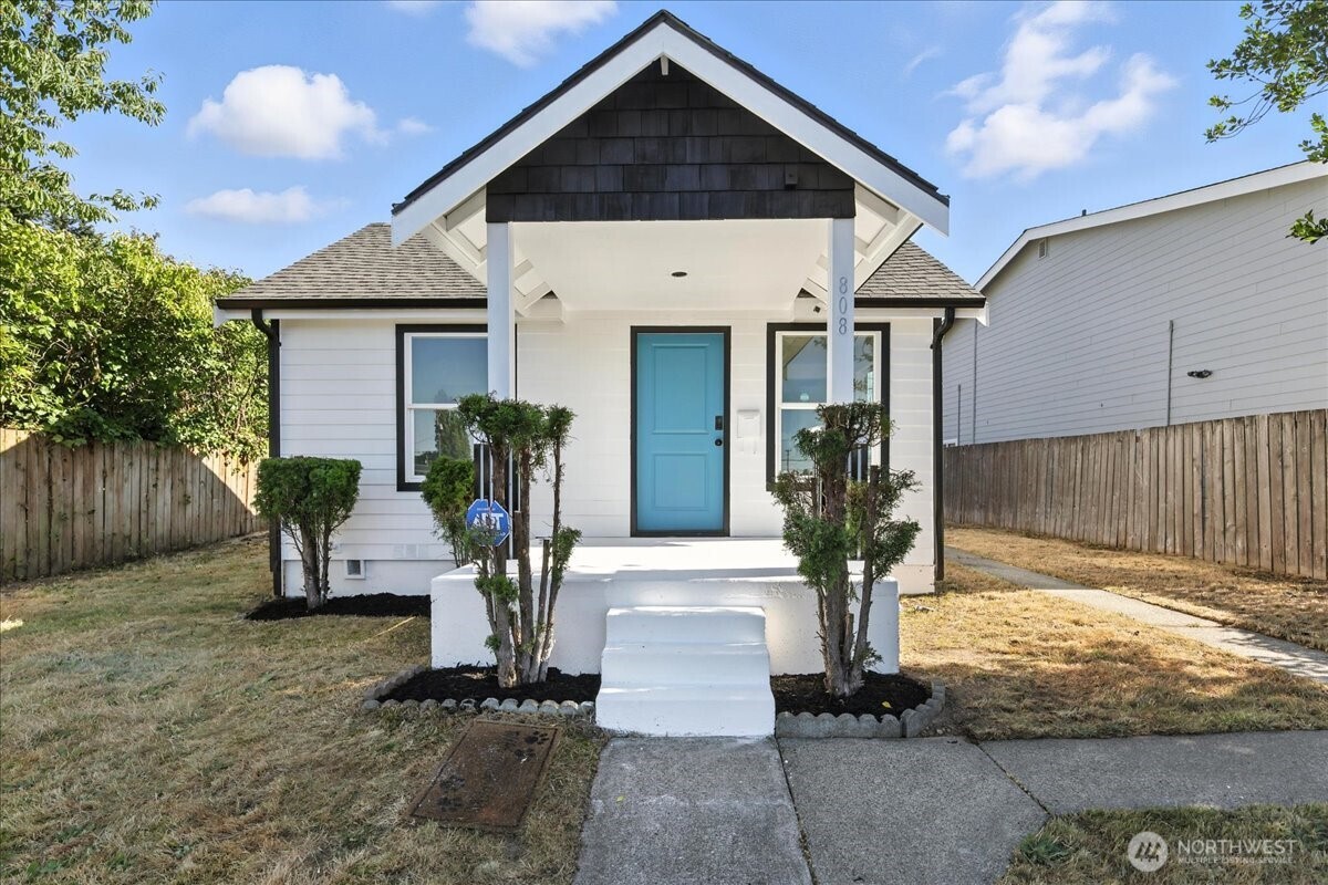 808 E 59th Street Property Photo 1