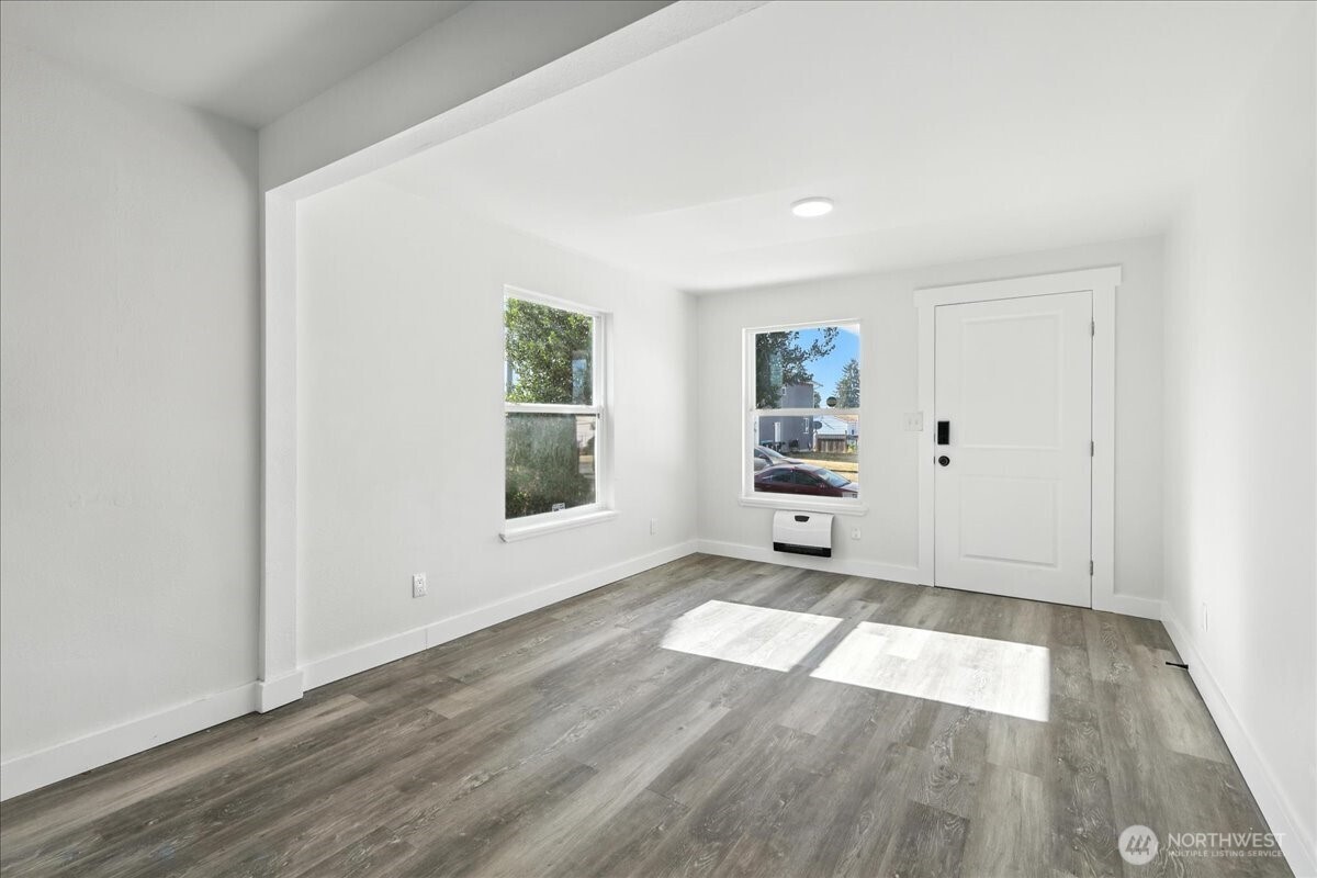 808 E 59th Street Property Photo 2