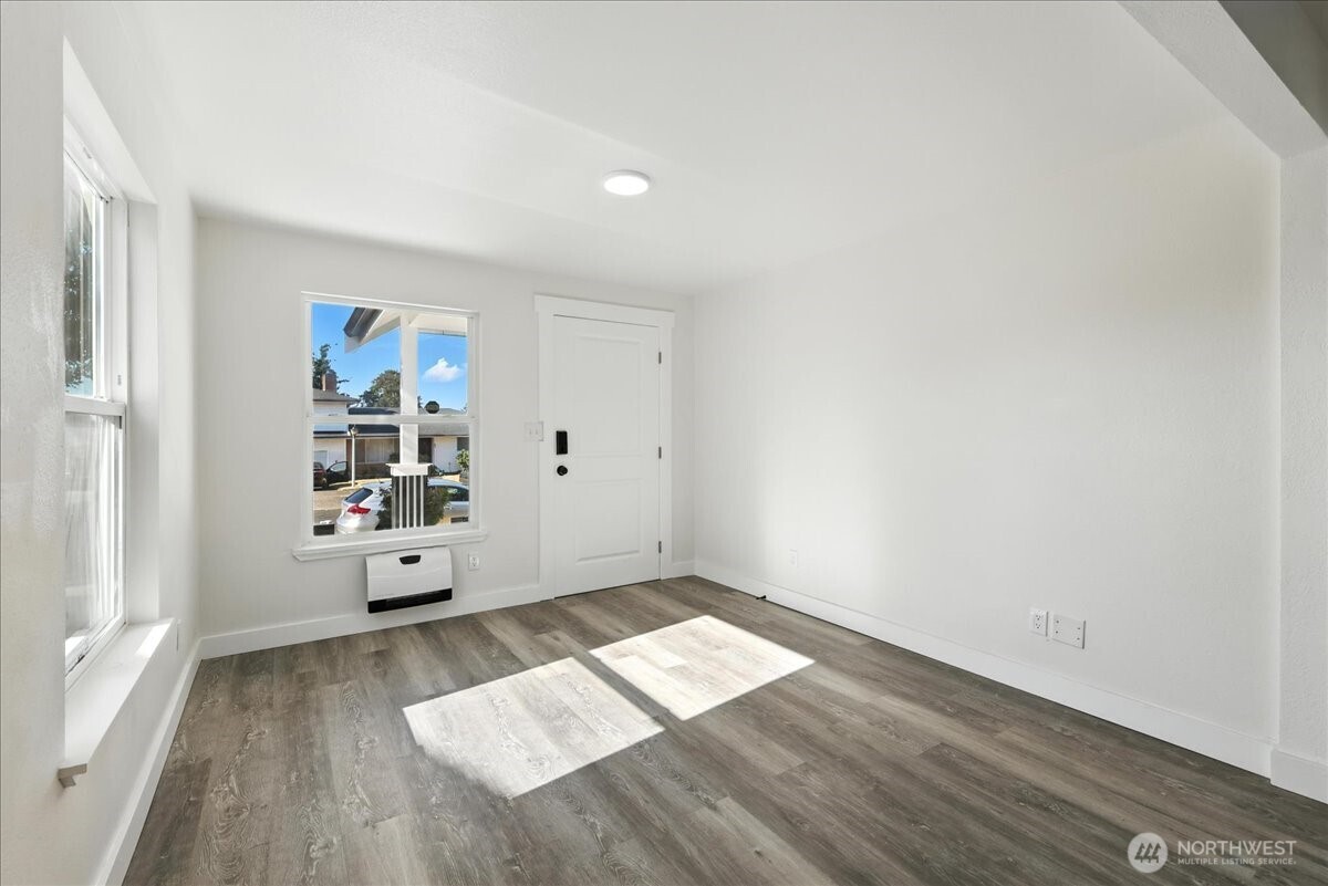 808 E 59th Street Property Photo 3