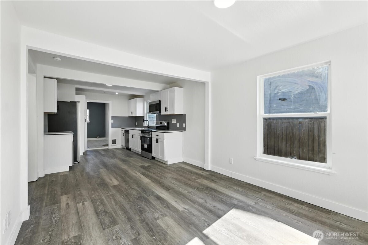 808 E 59th Street Property Photo 4