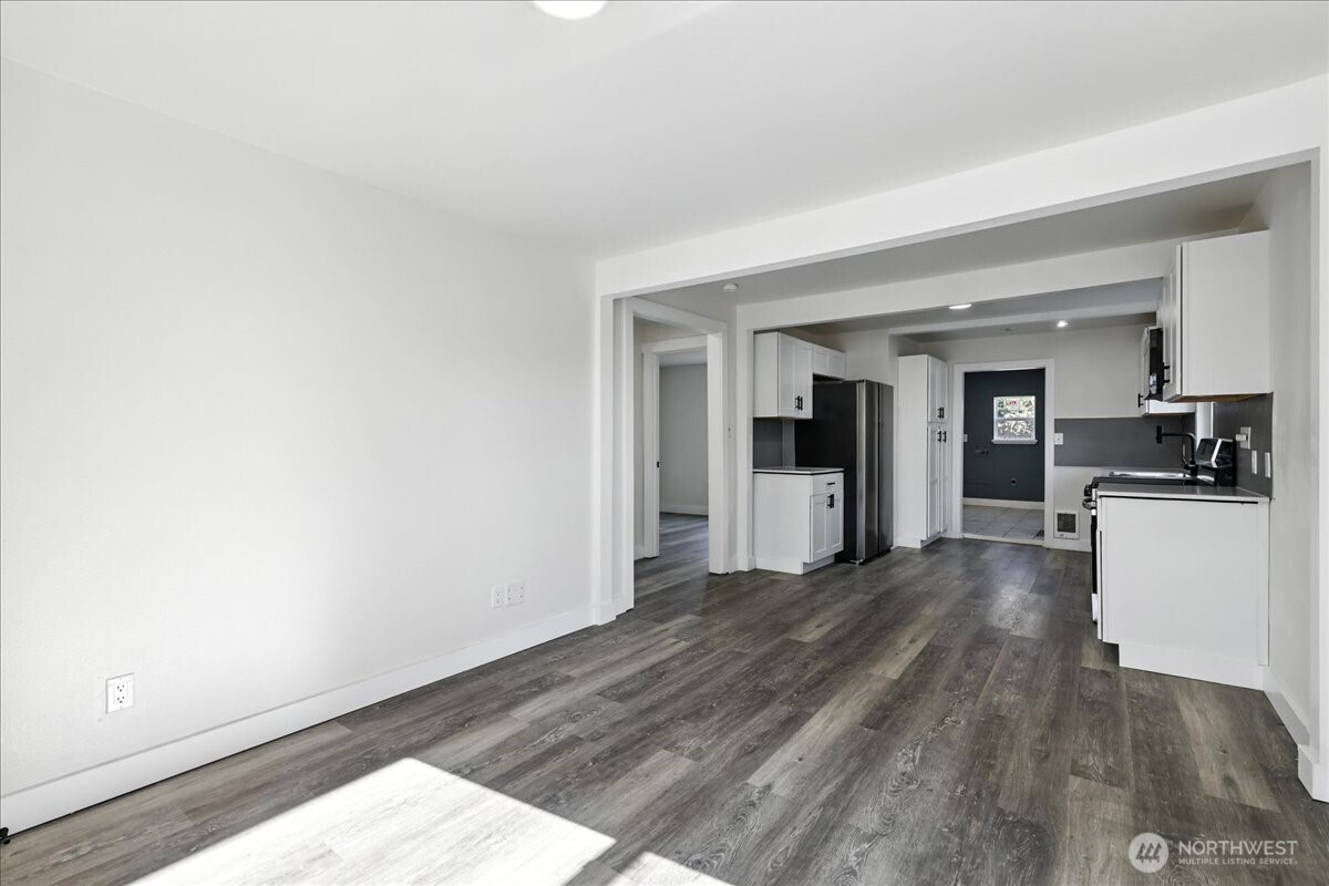 808 E 59th Street Property Photo 5