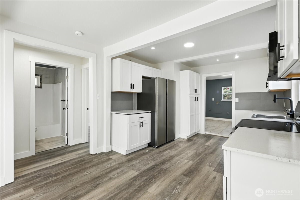 808 E 59th Street Property Photo 6