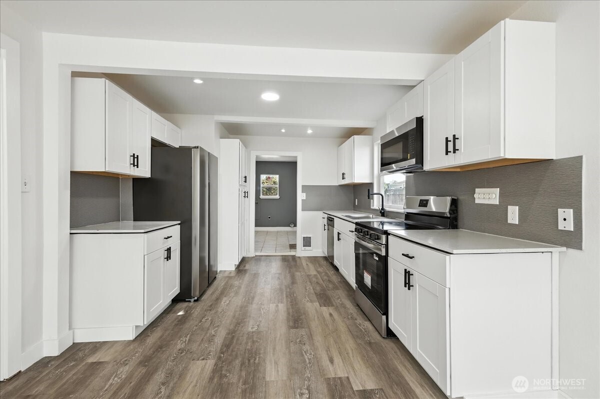 808 E 59th Street Property Photo 7