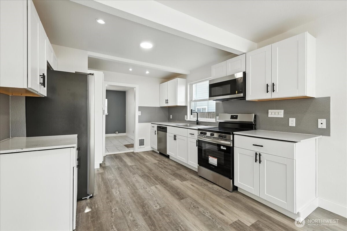 808 E 59th Street Property Photo 8